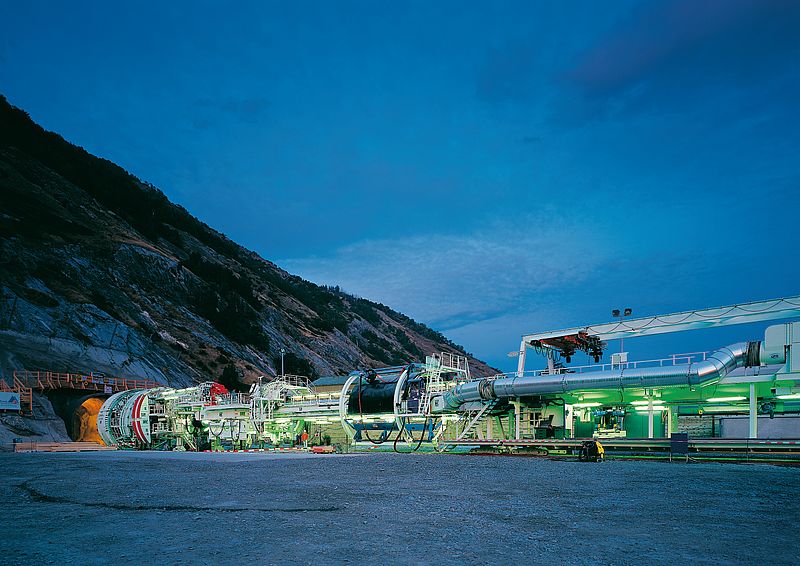 Jobsite assembly of the Gripper TBM for the Lötschberg Tunnel, Switzerland, Ø 9,430mm